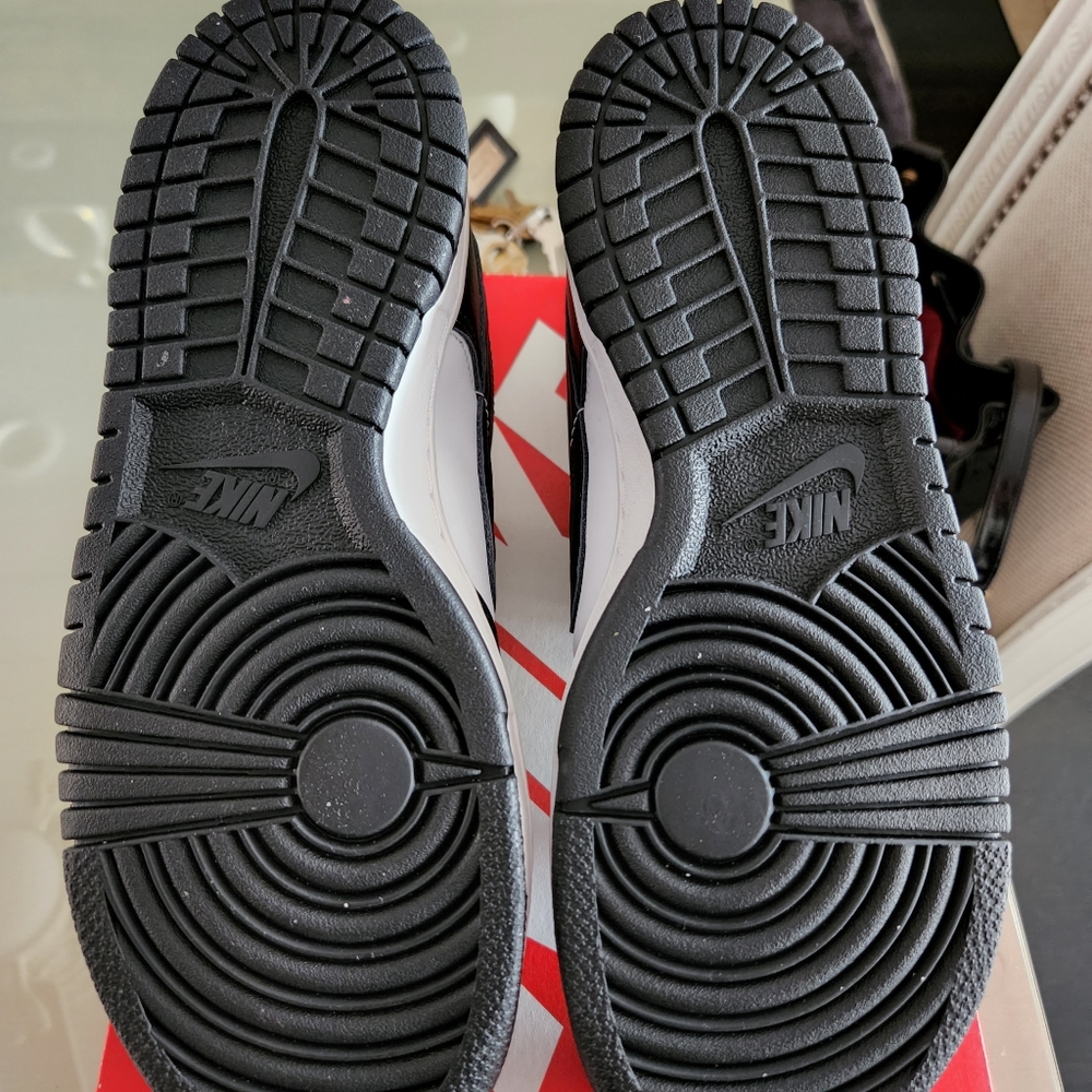 Brand new Nike dunk sneakers - Picture 4 of 4